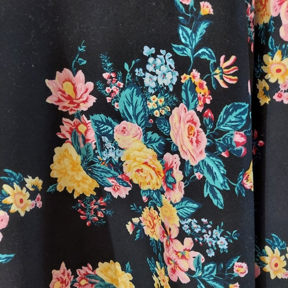 Gorgeous floral A-line full skirt. 1X . Side zip. - Picture 2 of 6